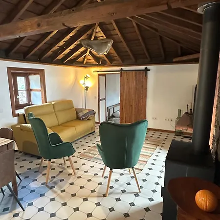 Casa La Piedra Feriehus *