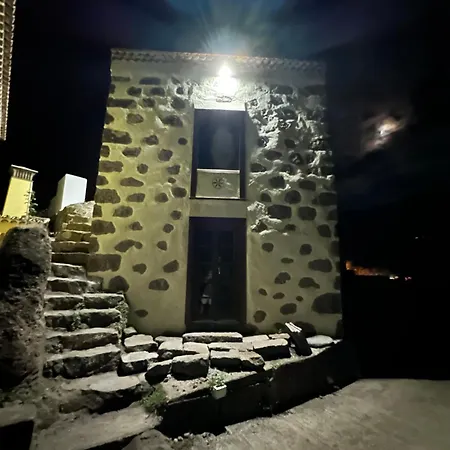 Casa La Piedra Feriehus *